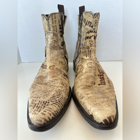 Donald J. Pliner Josh Newspaper Distressed Calf Hair Men’s Boot Size 9.5 - Picture 4 of 10